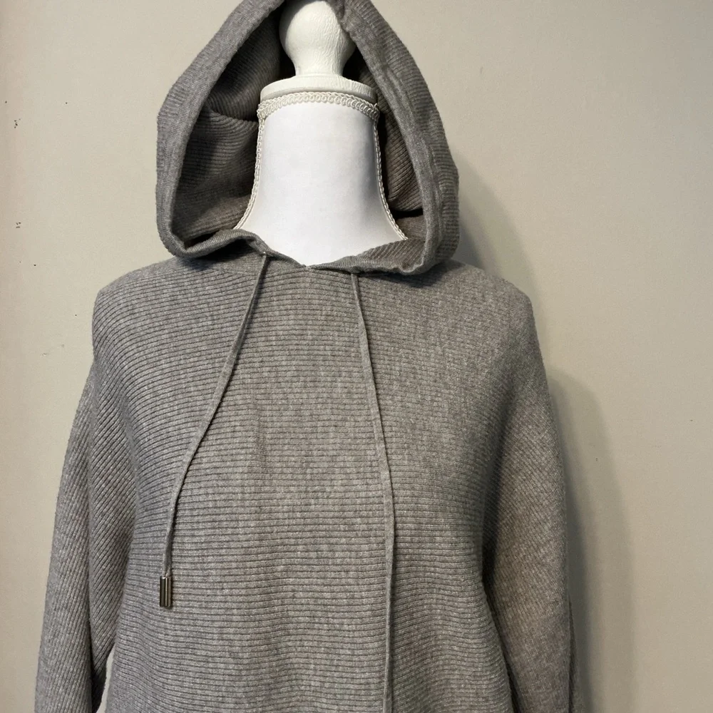 Philosophy Ribbed Gray Top - Picture 2 of 9